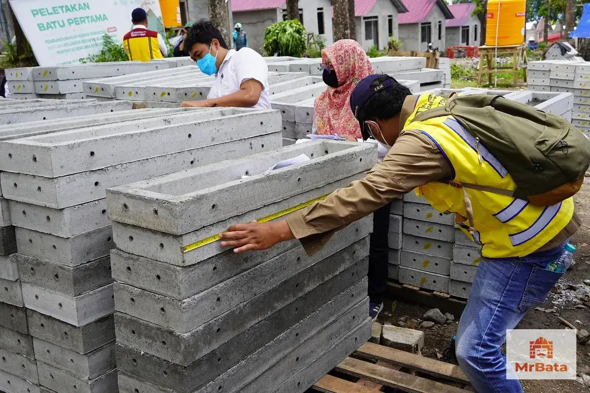 Layanan panel RISHA MrBata - Tumpukan panel RISHA siap kirim untuk kebutuhan struktur modular MrBata